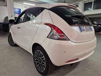 Usata Lancia Ypsilon Gold 69 CV (50 kW) 2020 Bianco metallizzato Utilitaria
