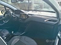 Usata Peugeot 2008 99 CV (72 kW) 2016 Bianco SUV