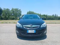 Usata Opel Astra Cosmo 110 CV (80 kW) 2011 Nero Berlina
