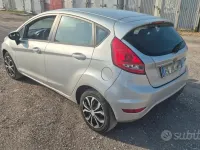 Usata Ford Fiesta 92 CV (67 kW) 2011 Grigio Berlina