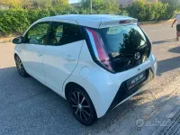 Usata Toyota Yaris Active 69 CV (50 kW) 2016 Bianco Berlina