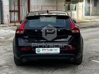 Usata Volvo V40 119 CV (87 kW) 2019 Nero Utilitaria