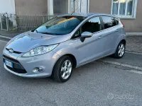 Usata Ford Fiesta Titanium 82 CV (60 kW) 2010 Grigio Berlina