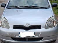 Usata Toyota Yaris 68 CV (50 kW) 2002 Grigio Berlina