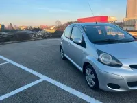Usata Toyota Aygo Connect Style 68 CV (50 kW) 2010 Argento Utilitaria