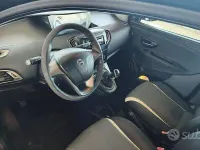 Usata Lancia Ypsilon 69 CV (50 kW) 2015 Rosso Utilitaria