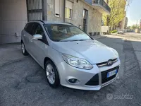 Begagnad Ford Focus Titanium 125 HK (91 kW) 2012 Grå Sedan