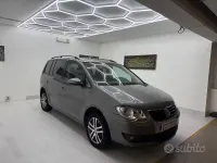 Begagnad VW Touran Highline 150 HK (110 kW) 2010 Grå Minibuss