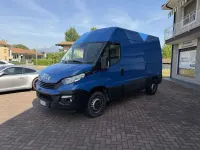 Usata Iveco Daily 136 CV (100 kW) 2017 Blu/azzurro Furgone