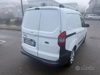 Usata Ford Transit 76 CV (55 kW) 2017 Bianco SUV