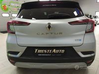 Usata Renault Captur Intens 145 CV (106 kW) 2021 Argento SUV