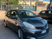 Usata Toyota Yaris Active 69 CV (50 kW) 2012 Grigio Utilitaria