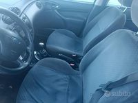 Usata Ford Focus Ghia 115 CV (84 kW) 2002 Grigio Station wagon
