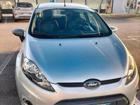 Usata Ford Fiesta 80 CV (58 kW) 2012 Grigio Utilitaria
