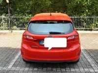 Usado Ford Fiesta 86 CV (63 kW) 2018 Rojo Utilitario