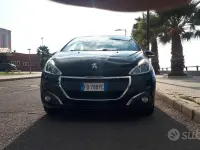 Begagnad Peugeot 208 Allure 75 HK (55 kW) 2016 Svart Halvkombi