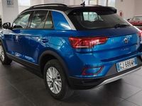 Usata VW T-Roc Life 110 CV (80 kW) 2022 Blu SUV