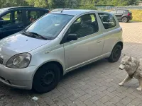Usata Toyota Yaris 86 CV (63 kW) 2001 Grigio Berlina