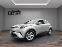 Begagnad Toyota C-HR Active 116 HK (85 kW) 2018 Grå SUV