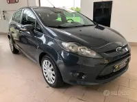 Usata Ford Fiesta 82 CV (60 kW) 2011 Blu Berlina
