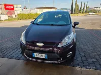 Usata Ford Fiesta 97 CV (71 kW) 2010 Rosso Berlina