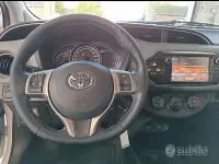 Usata Toyota Yaris 69 CV (50 kW) 2015 Bianco Utilitaria