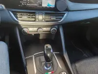 Usata Alfa Romeo Giulia Super 150 CV (110 kW) 2017 Grigio Berlina