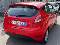 Usado Ford Fiesta 75 CV (55 kW) 2016 Rojo Utilitario