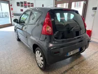 Usata Peugeot 107 68 CV (50 kW) 2009 Grigio Utilitaria