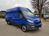 Usata Iveco Daily 136 CV (100 kW) 2015 Blu Berlina