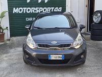 Usado Kia Rio 75 HP (55 kW) 2014 Cinzento Sedan