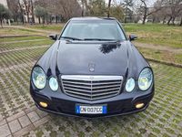 Usata Mercedes E220 170 CV (125 kW) 2007 Blu Berlina