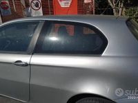 Begagnad Alfa Romeo 147 105 HK (77 kW) 2002 Grå Halvkombi