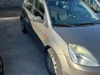 Usata Ford Fiesta Ambiente 75 CV (55 kW) 2004 Marrone Utilitaria