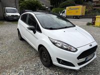Usata Ford Fiesta 82 CV (60 kW) 2016 Bianco Berlina