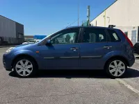 Usata Ford Fiesta Titanium 68 CV (50 kW) 2006 Blu Utilitaria