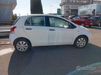 Usata Toyota Yaris 69 CV (50 kW) 2010 Bianco Utilitaria