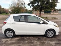 Usata Toyota Yaris Style 89 CV (65 kW) 2013 Bianco Berlina