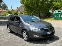 Usata Opel Astra 140 CV (102 kW) 2012 Grigio Station wagon