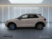 Usata VW T-Roc R-line 150 CV (110 kW) 2023 Giallo SUV
