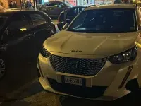 Usata Peugeot e-2008 Allure 56 kW (77 CV) 2021 Bianco SUV