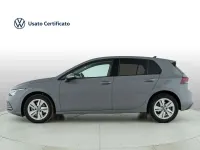 Usata VW Golf VIII Life 131 CV (96 kW) 2023 Grigio Utilitaria