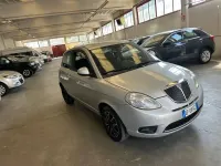 Usata Lancia Ypsilon 60 CV (44 kW) 2010 Argento Utilitaria