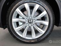 Usata VW T-Roc R-line 150 CV (110 kW) 2023 Nero SUV
