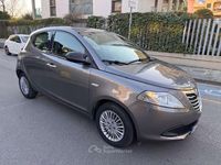 Usata Lancia Ypsilon 69 CV (50 kW) 2014 Grigio Utilitaria