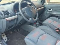 Begagnad Renault Clio II 82 HK (60 kW) 2005 Svart Halvkombi