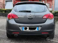Usata Opel Astra 140 CV (102 kW) 2013 Berlina