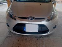 Usata Ford Fiesta 75 CV (55 kW) 2011 Grigio Berlina