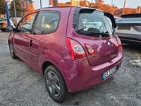 Usata Renault Twingo Night&Day 75 CV (55 kW) 2014 Viola Utilitaria