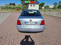 Usado VW Bora Highline 105 CV (77 kW) 2001 Plateado Berlina
